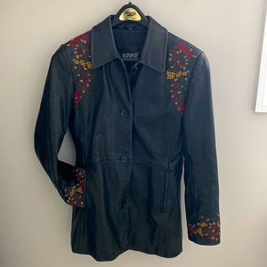 Medium sized 100% leather jacket with cute floral details